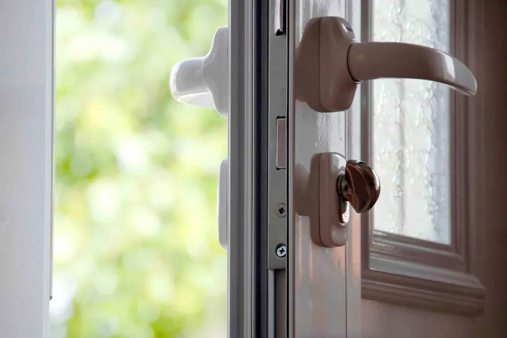 uPVC DOOR SPRAYING